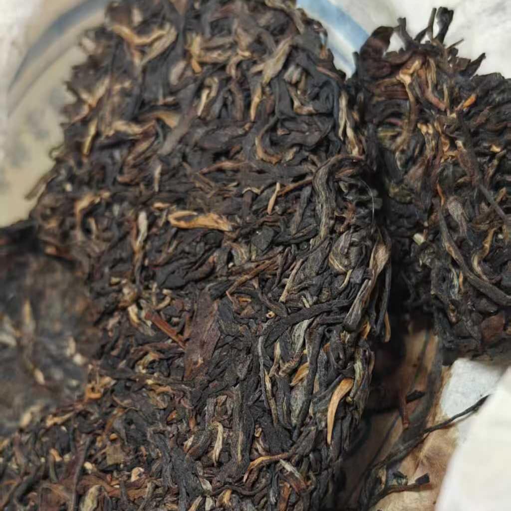 2010 Tong Chang Hao Yi Bang Wild Ancient Tree Raw Pu-erh Tea Cake 357g