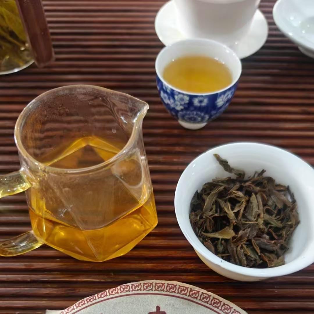 2006 Songpin Yiwu Early Spring Raw Pu-erh Tea Cake, 357g, from Yunnan