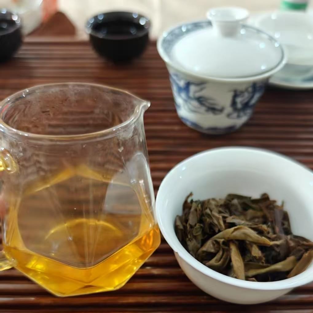 2010 Raw Pu-erh Tea Cake, Huazhu Liangzi Tree Frog Forest, 500g, from Yunnan