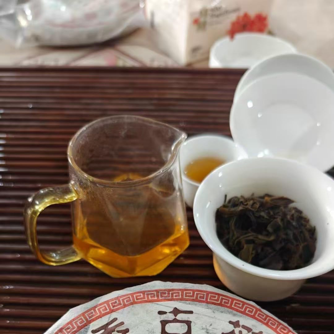 2004 Raw Pu-erh Tea Cake, Wild Field Aroma, 357g, from Yunnan