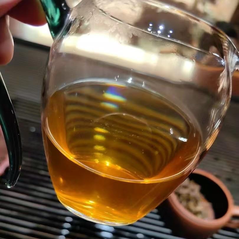 2006 Banzhang Ancient Tree Raw Pu-erh Tea Bawang Green Cake, 357g, from Yunnan