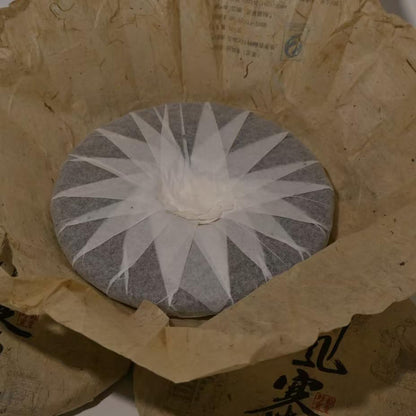 2016 Gua Feng Zhai Raw Pu-erh Tea Cake, 357g, from Yunnan