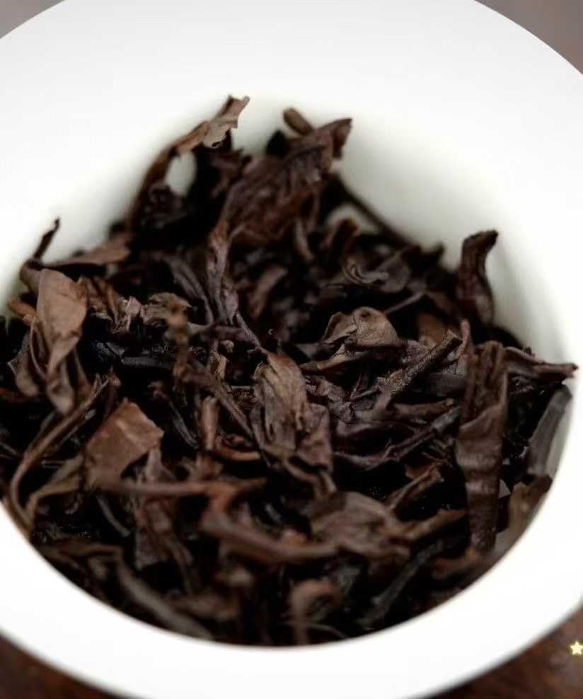 2006 Aged Raw Puerh Tea Pillar (357g) - Master Zhang Yi Supervised