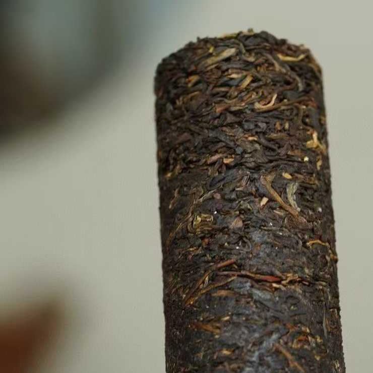 2006 Aged Raw Puerh Tea Pillar (357g) - Master Zhang Yi Supervised