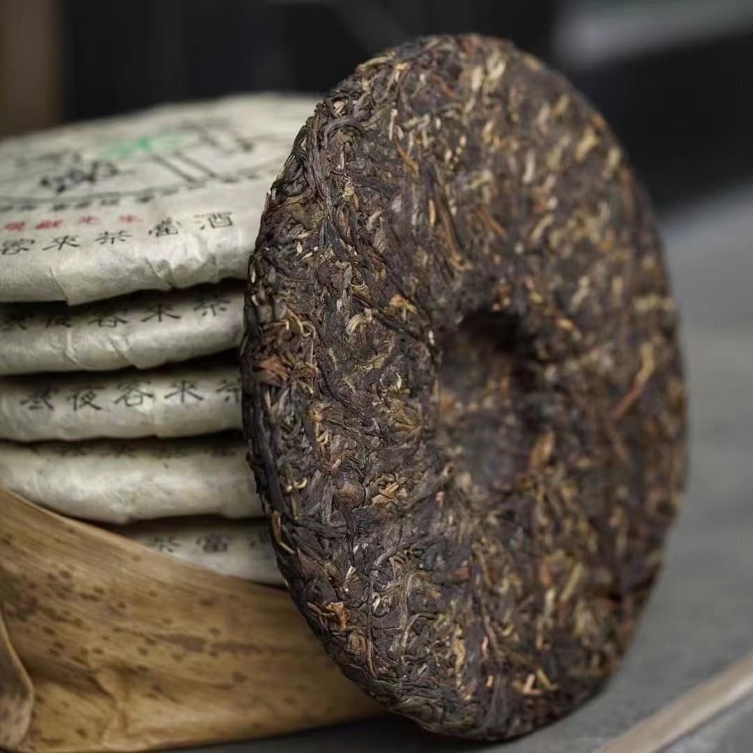 2005 Raw Pu-erh Tea Cake, Yiwu Early Spring Arbor Tea, 357g