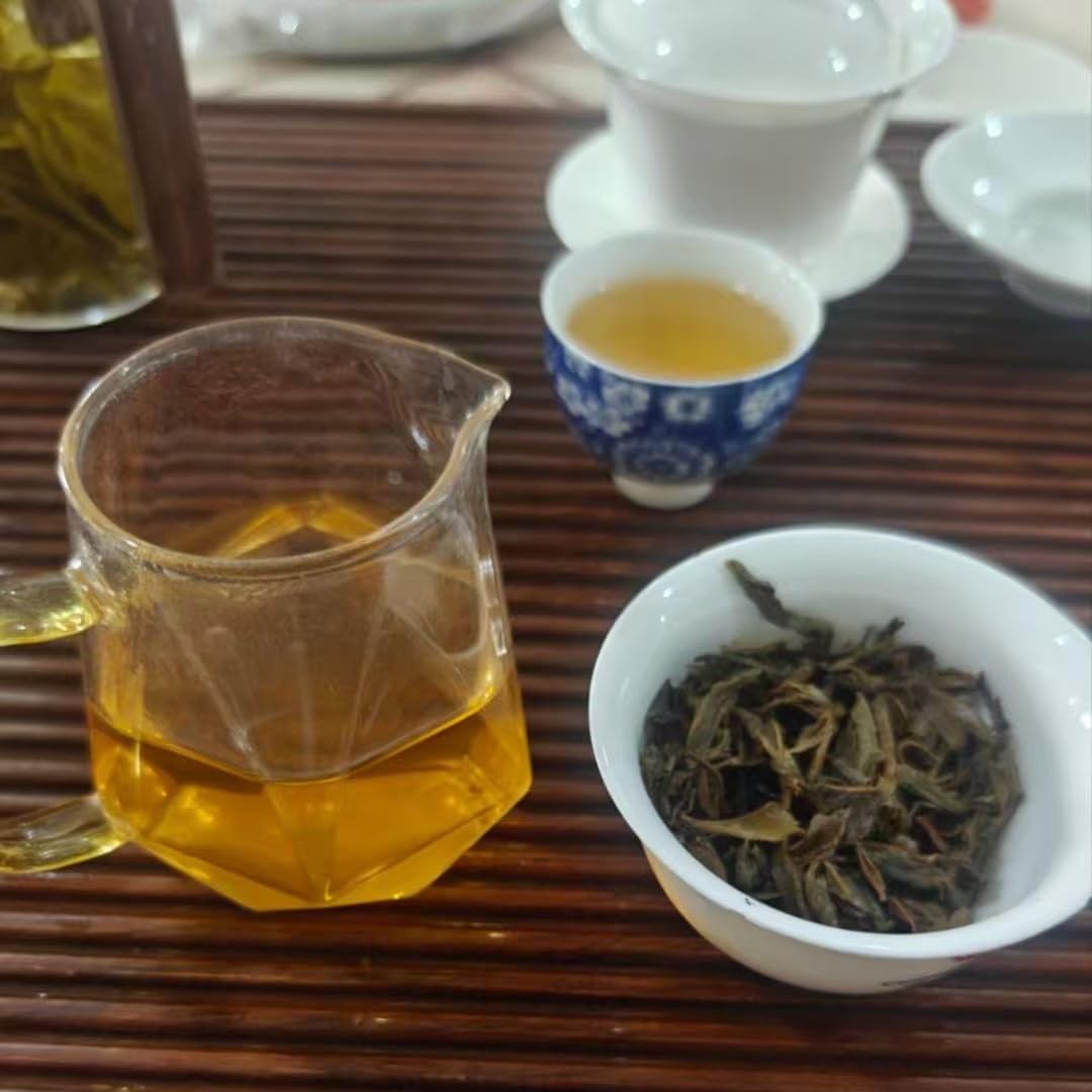 2006 Songpin Yiwu Early Spring Raw Pu-erh Tea Cake, 357g, from Yunnan