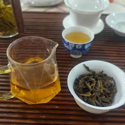 2006 Songpin Yiwu Early Spring Raw Pu-erh Tea Cake, 357g, from Yunnan