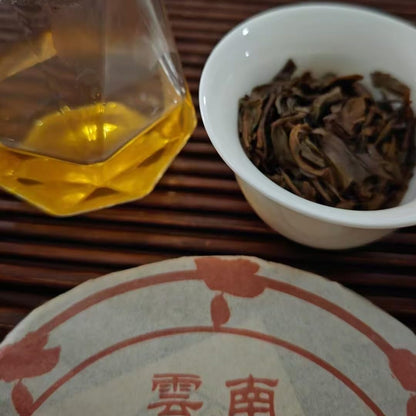 2002 Yiwu Shunshi Xing Raw Pu-erh Tea Cake, 357g, from Yunnan