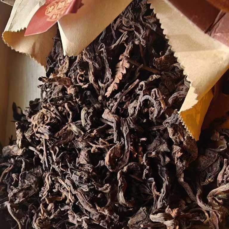 1990s Banzhang Tribute Tea, Millennium Wild Camphor Ancient Tree Raw Pu-erh Tea, 500g