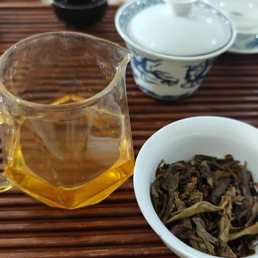 2010 Raw Pu-erh Tea Cake, Huazhu Liangzi Tree Frog Forest, 500g, from Yunnan