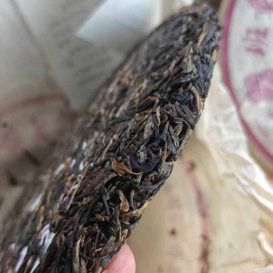 2004 Vintage Banzhang Wild Arbor Raw Puerh Tea Cake 357g
