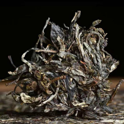 2023 Iceland Spring Tip Pure Ancient Tree Raw Pu-erh Tea Cake, 357g, from Yunnan