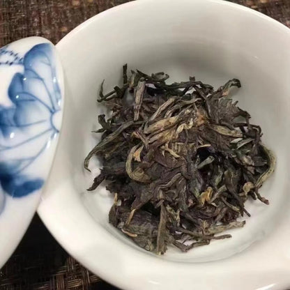 Lao Man'e Bulang Chun Xiao Raw Pu-Erh Tea 2014 – 357g