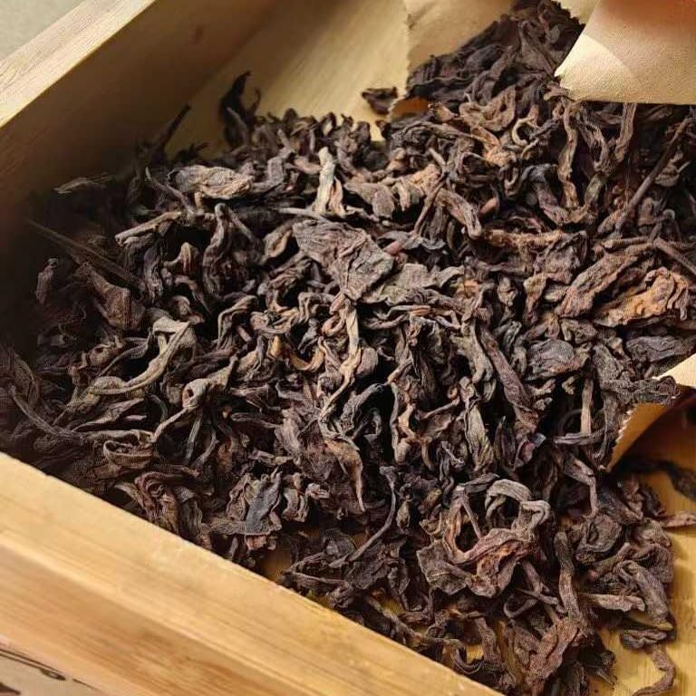 1990s Banzhang Tribute Tea, Millennium Wild Camphor Ancient Tree Raw Pu-erh Tea, 500g