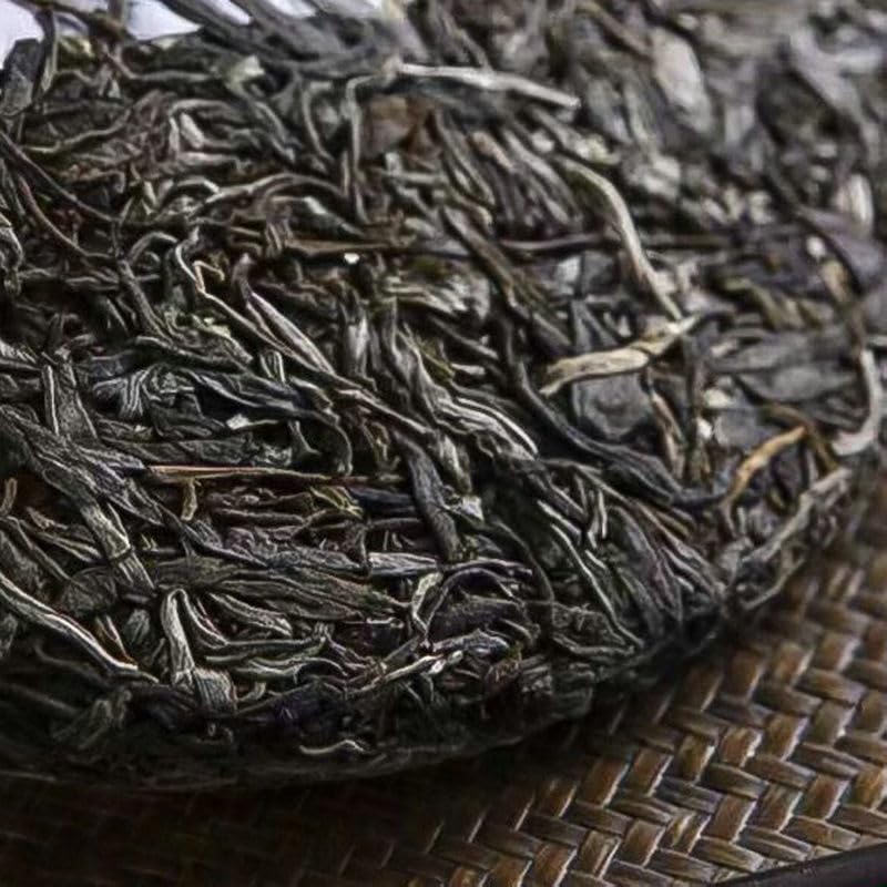 2023 Iceland Spring Tip Pure Ancient Tree Raw Pu-erh Tea Cake, 357g, from Yunnan