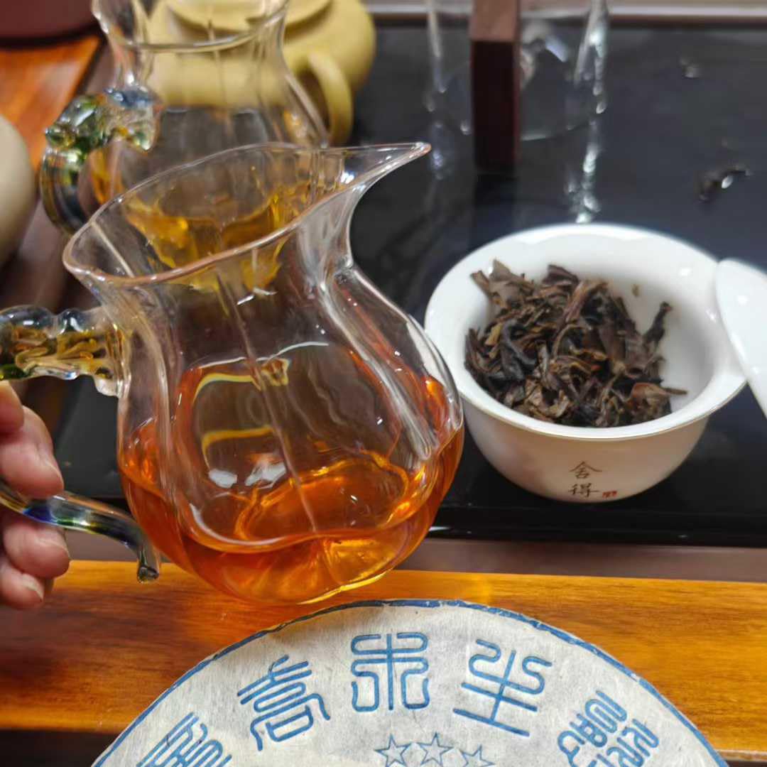 1996 Vintage "Green Big Tree" Banzhang Mother Tree Raw Pu-erh Tea Cake (357g)