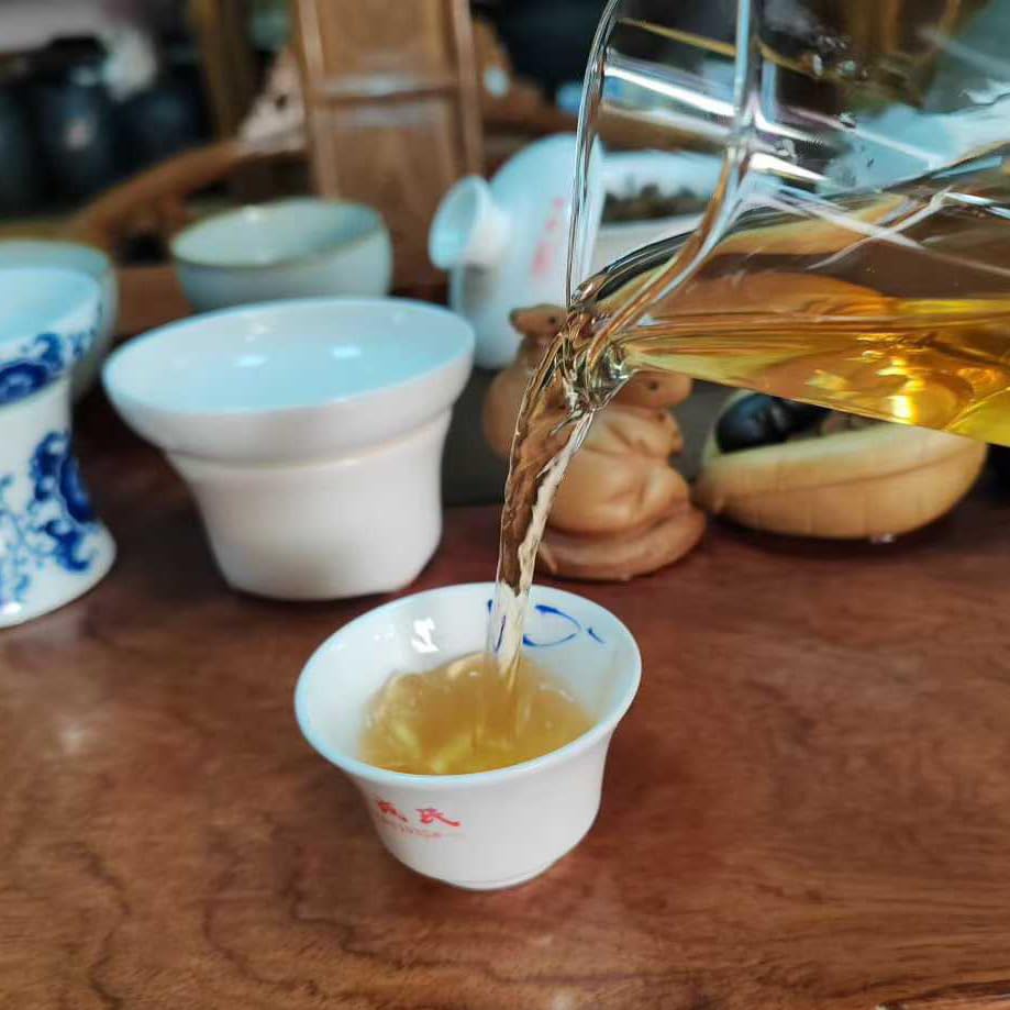 Mengku Rongshi 2016 Mangfei Ancient Tree Pu'er Raw Tea, Premium Yunnan Puerh Tea Cake, Orchid & Honey Aroma, 500g