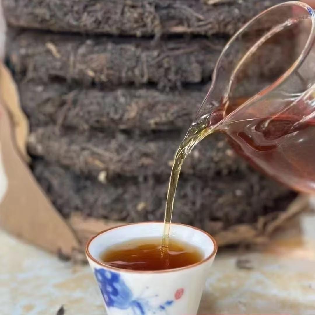 1980s 'Double Flower Mark' Raw Pu-erh Tea Cake, 357g, Aged in Hong Kong Traditional Storage, from Yunnan