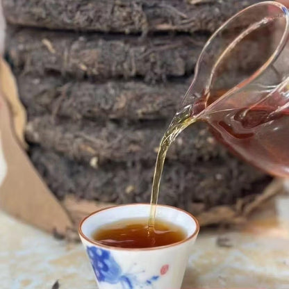 1980s 'Double Flower Mark' Raw Pu-erh Tea Cake, 357g, Aged in Hong Kong Traditional Storage, from Yunnan