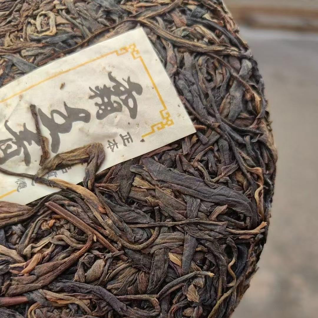 2006 Banzhang Ancient Tree Raw Pu-erh Tea Bawang Green Cake, 357g, from Yunnan