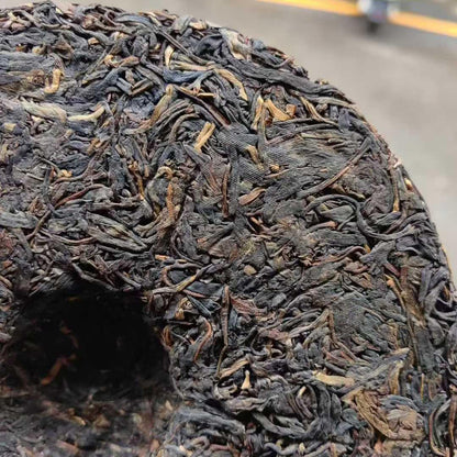 2004 Spring Ming Tea Factory Banzhang “Big Cabbage” Raw Pu-erh Cake 357g, Bamboo Basket Pack