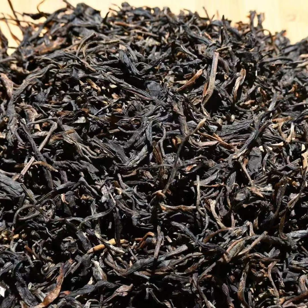 1982 Songpin Hao Zhuangyuan Spring Bud Raw Pu-erh Tea Cake, 400g, from Yunnan