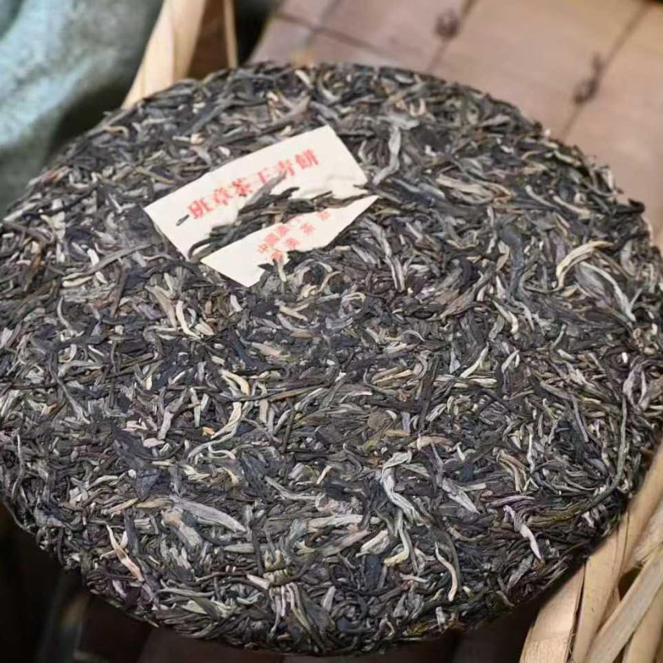 2003 Vintage Raw Pu-erh Tea Cake - Banzhang Tea King (357g)