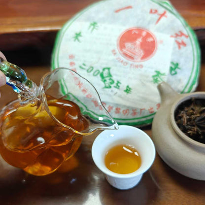 Bajiaoting Yi Ye Hong Raw Pu-erh Tea Cake 357g Banzhang Ancient Tree Honey Aroma