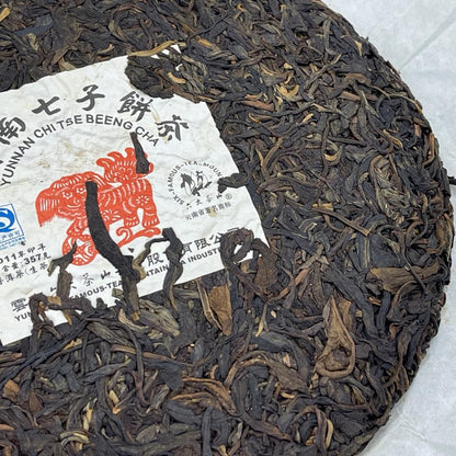 Pu-Erh tea,2011,SIX FAMOUS TEA MOUNTAIN,Auspicious Lion,357,Raw