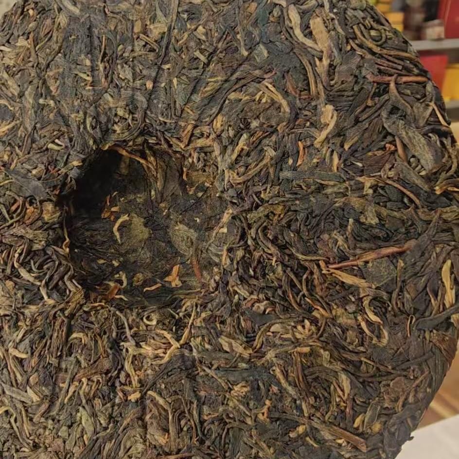 2002 Yiwu Shunshi Xing Raw Pu-erh Tea Cake, 357g, from Yunnan