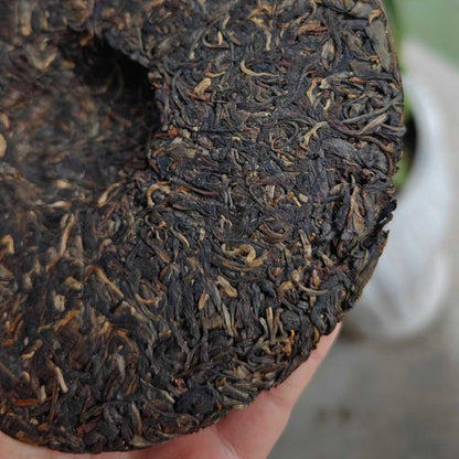 Bajiaoting Yi Ye Hong Raw Pu-erh Tea Cake 357g Banzhang Ancient Tree Honey Aroma