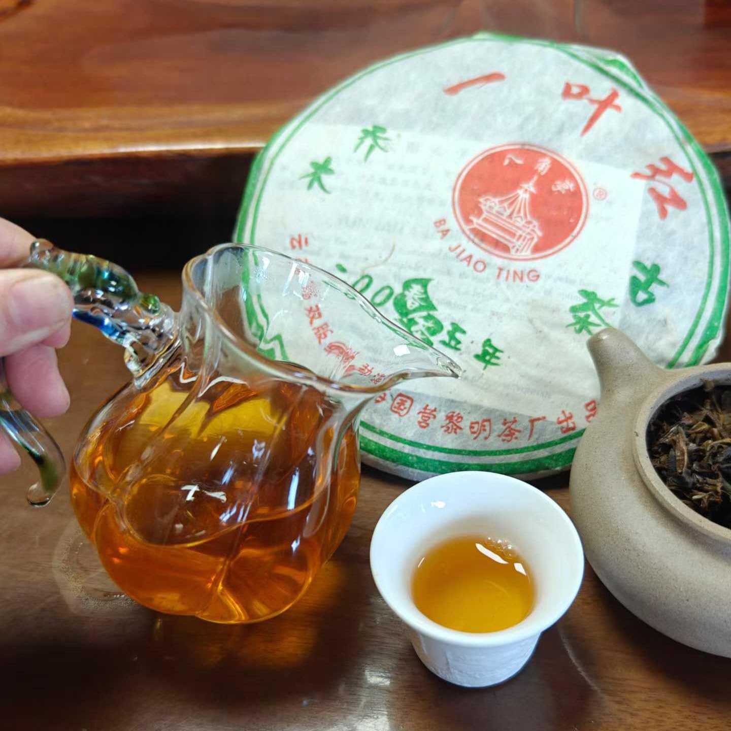 Bajiaoting Yi Ye Hong Raw Pu-erh Tea Cake 357g Banzhang Ancient Tree Honey Aroma