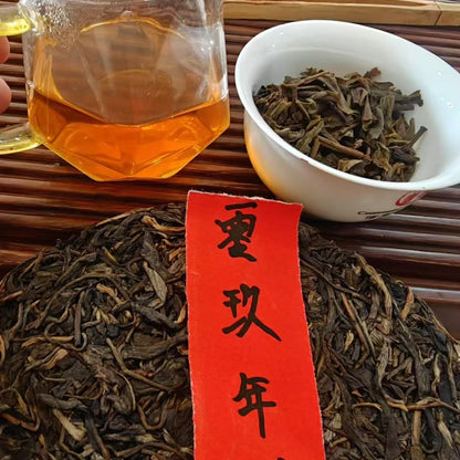 2009 Yiwu Longtanqing Raw Pu-erh Tea Cake, 357g, from Yunnan