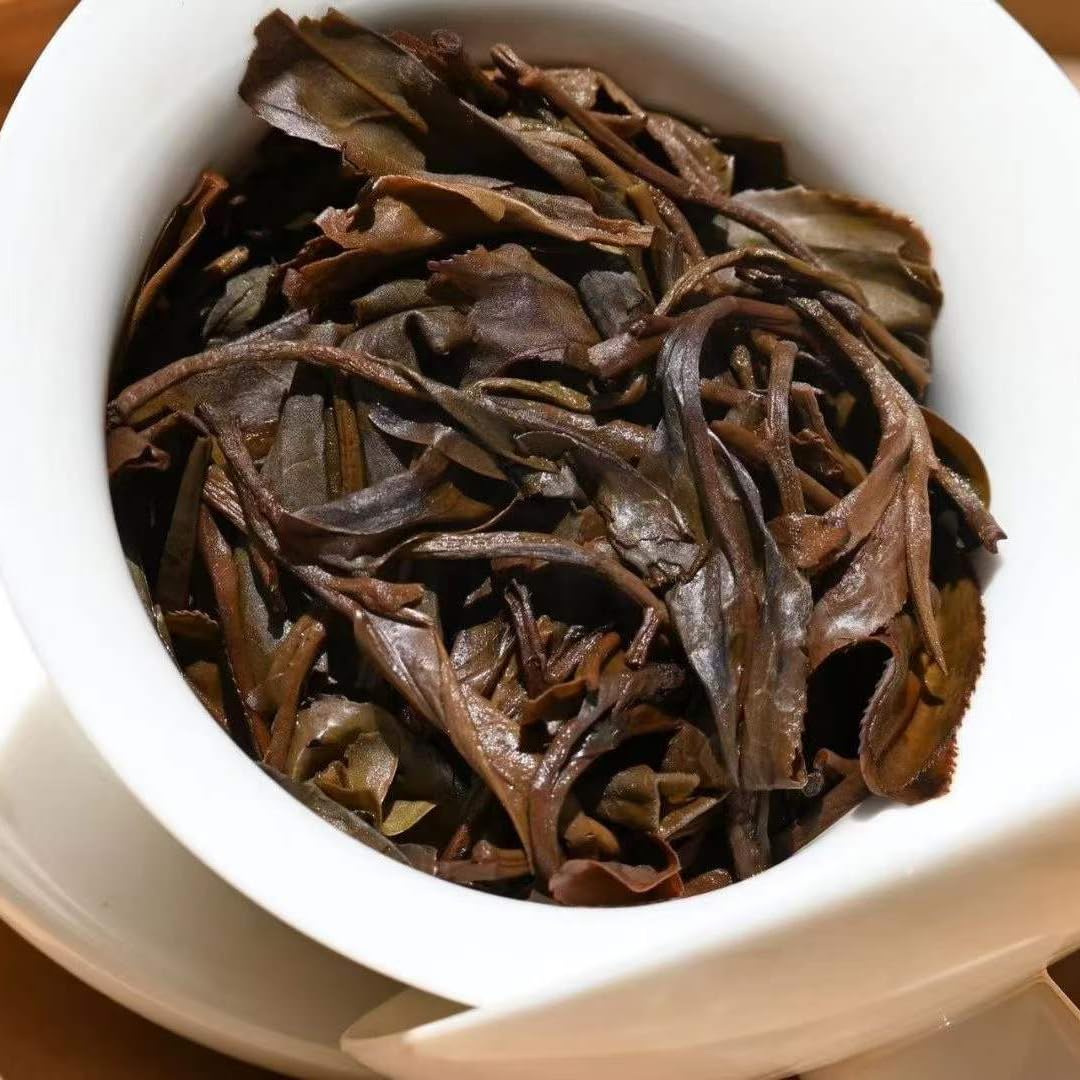 1982 Songpin Hao Zhuangyuan Spring Bud Raw Pu-erh Tea Cake, 400g, from Yunnan