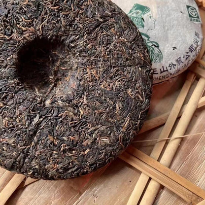 Yiwu Mountain Spring Tip Daughter Tribute Tea 2003 Raw Pu-Erh Tea Cake 357g