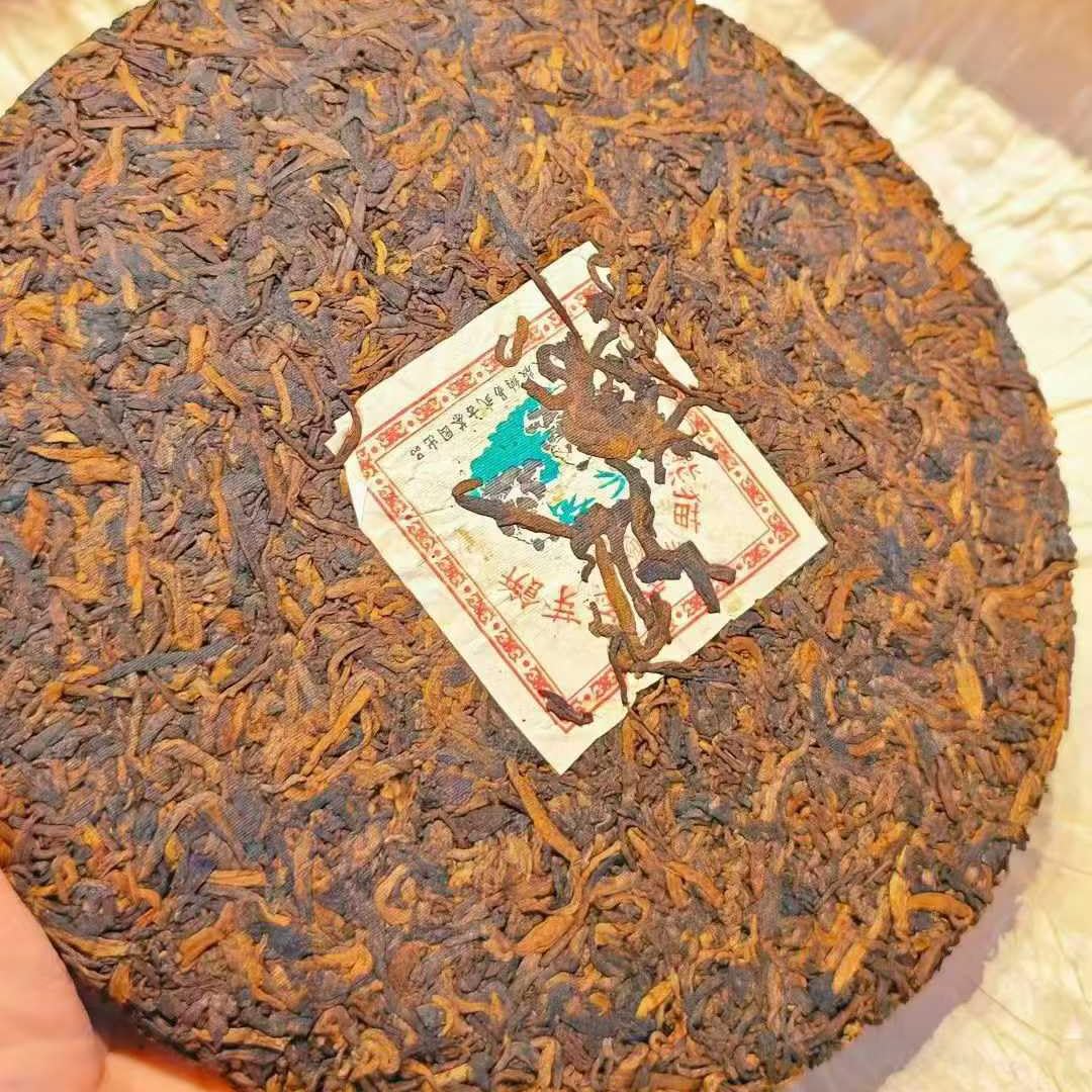 Panda Yiwu Golden Bud Ripe Pu-erh Tea Cake 357g Palace Grade Puer Tea