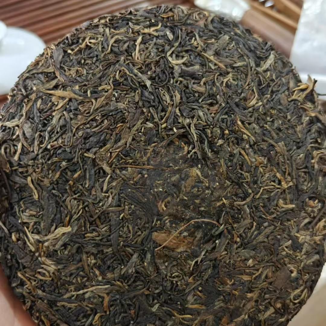 2009 Huangcaolin Raw Pu-erh Tea Cake, 357g, from Yunnan