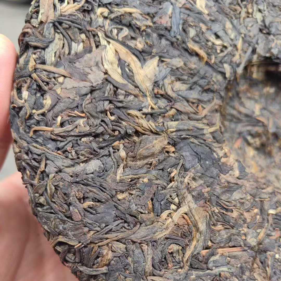 2004 Pu-erh Raw Tea Cake – Da Manlü Wild Ancient Tree Tea from Yunnan, 357g Sheng Puerh