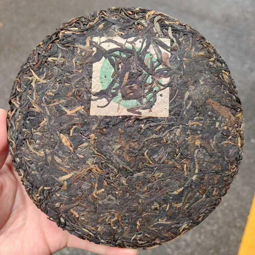 2004 Spring Ming Tea Factory Banzhang “Big Cabbage” Raw Pu-erh Cake 357g, Bamboo Basket Pack