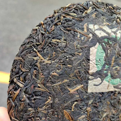 2004 Spring Ming Tea Factory Banzhang “Big Cabbage” Raw Pu-erh Cake 357g, Bamboo Basket Pack