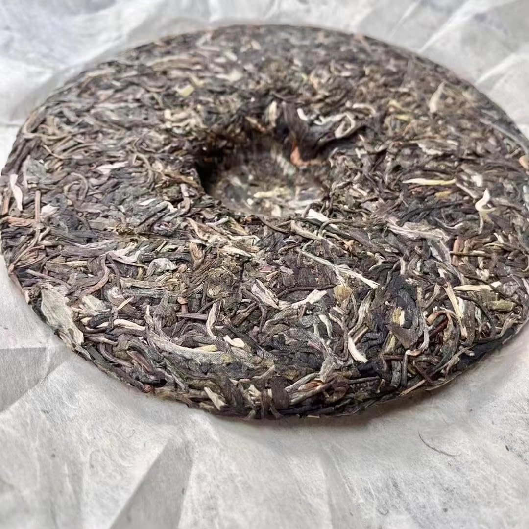 Pu-Erh tea,2017,Icelandic Ancient Tree,Handed Down From Gene ion To Gene ion,357g,Raw