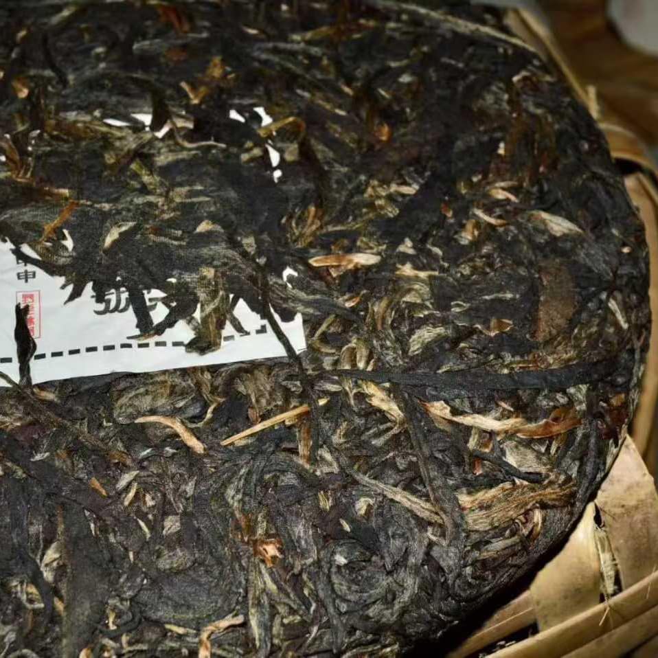 2004 Tongxing Hao Vintage Raw Pu-erh Tea Cake - 357g