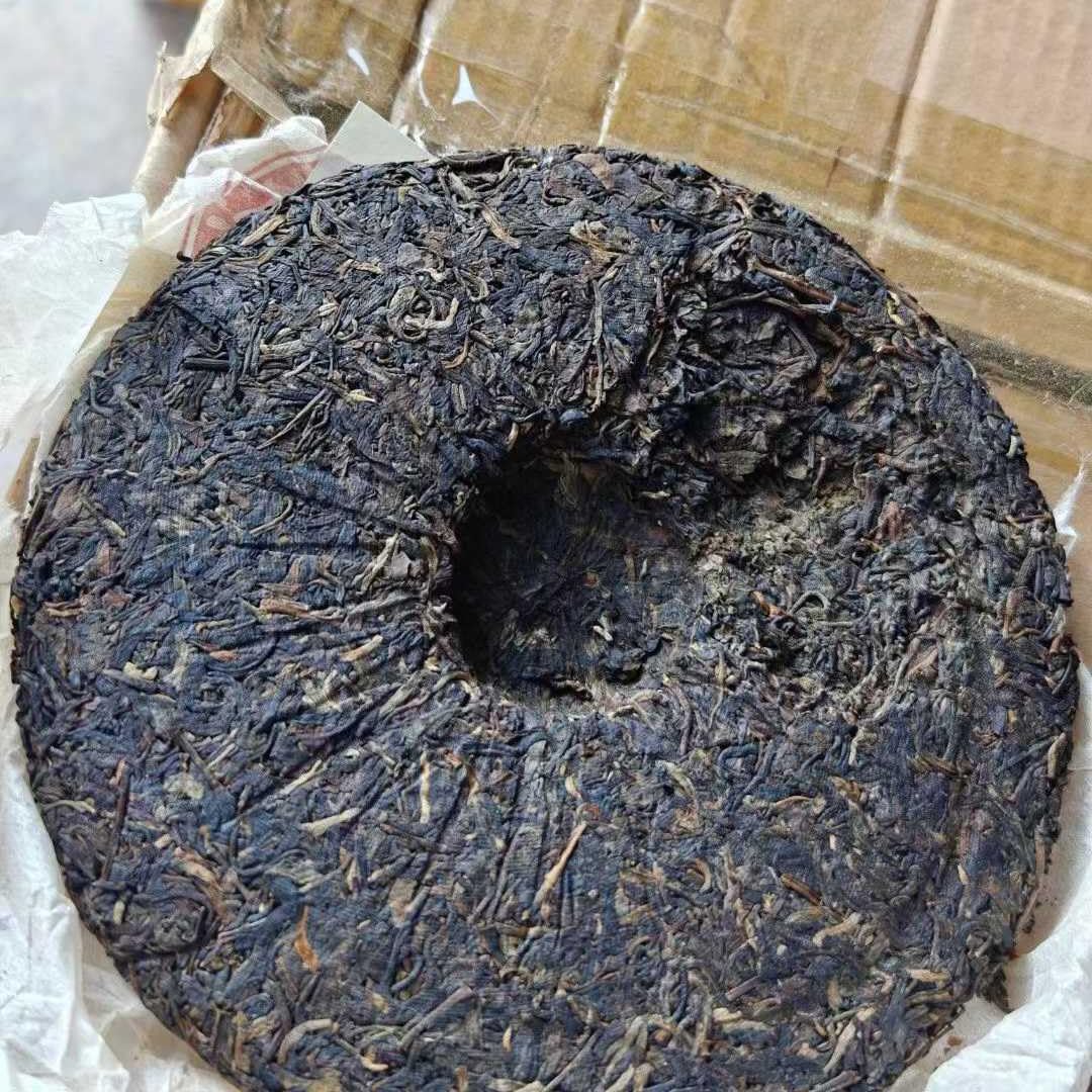 2005 Banzhang Tea Factory Wu Jin Hao Raw Puerh Tea Cake, Premium Chinese Sheng Pu-erh, Pine Smoke & Honey Aroma, 357g (12.6oz)