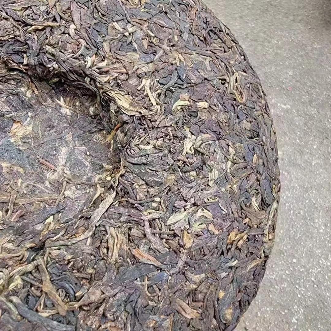Che Shun Hao Chaotian Gongrui Raw Pu-Erh Tea 2004 – 357g