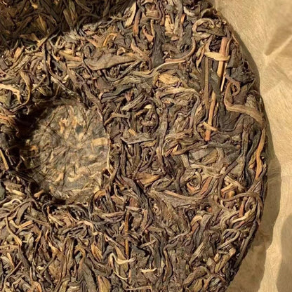 Yiwu Tea King Ancient Tree Raw Pu-Erh Tea 2006 – 357g