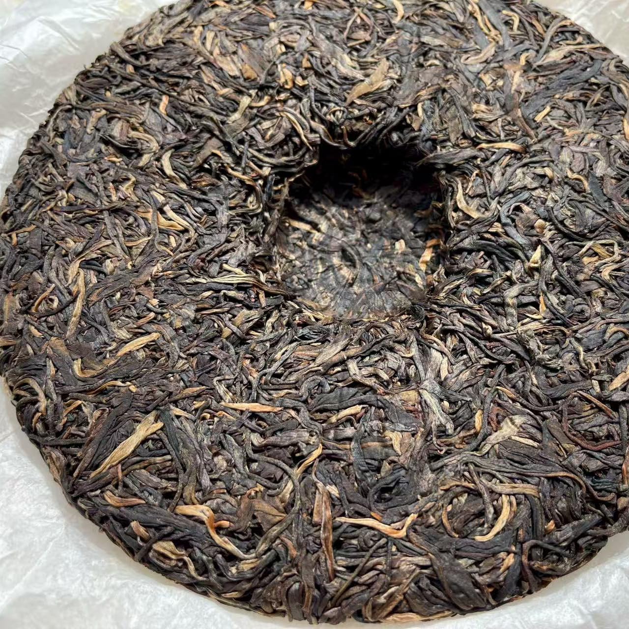 Luoshuidong Ancient Tree Raw Pu-erh Tea Cake, 357g, from Yunnan