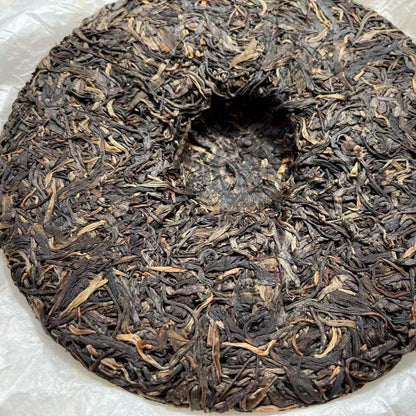 Luoshuidong Ancient Tree Raw Pu-erh Tea Cake, 357g, from Yunnan