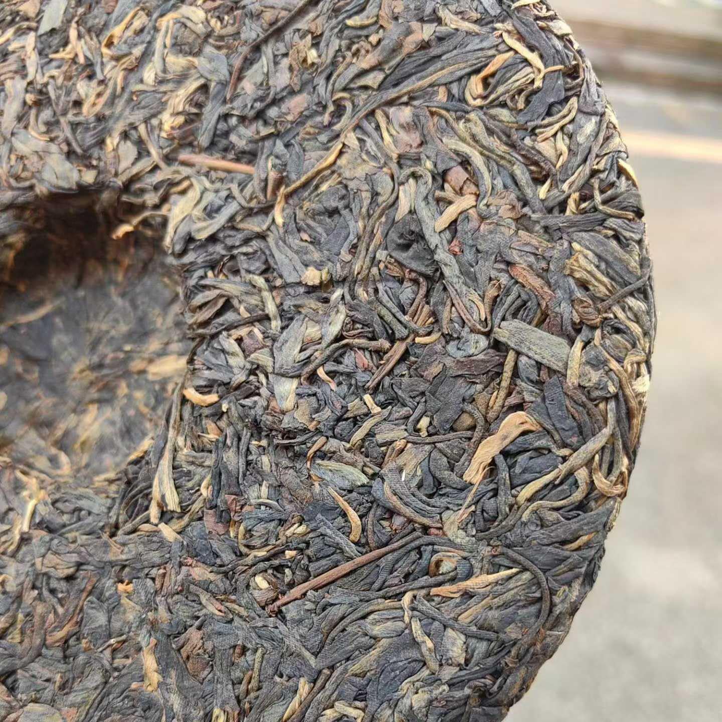 2009 Pengcheng Tea Factory Banzhang Ancient Tree Raw Puerh Tea Cake, Smoky Honey Aroma Sheng Pu-erh, 357g (12.6oz