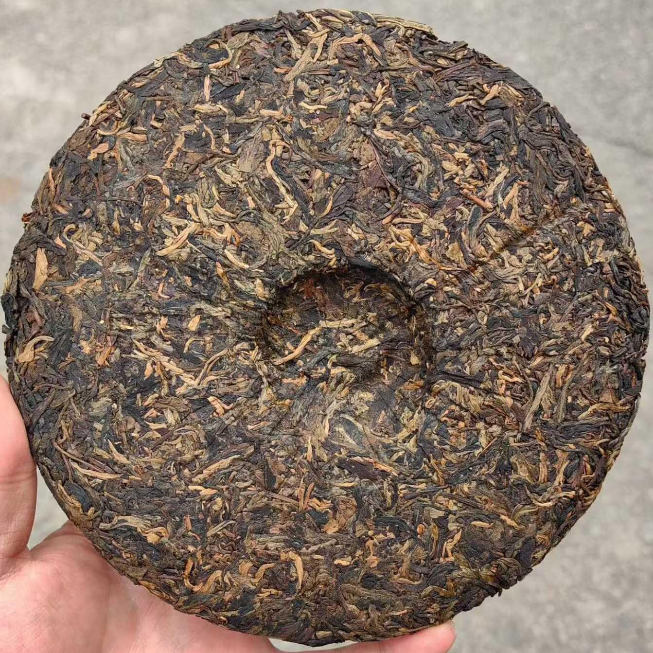 2006 RuiPinHao BanZhang Ancient Tree Raw Pu-erh Tea Cake 357g | Sheng Pu-erh from Yunnan