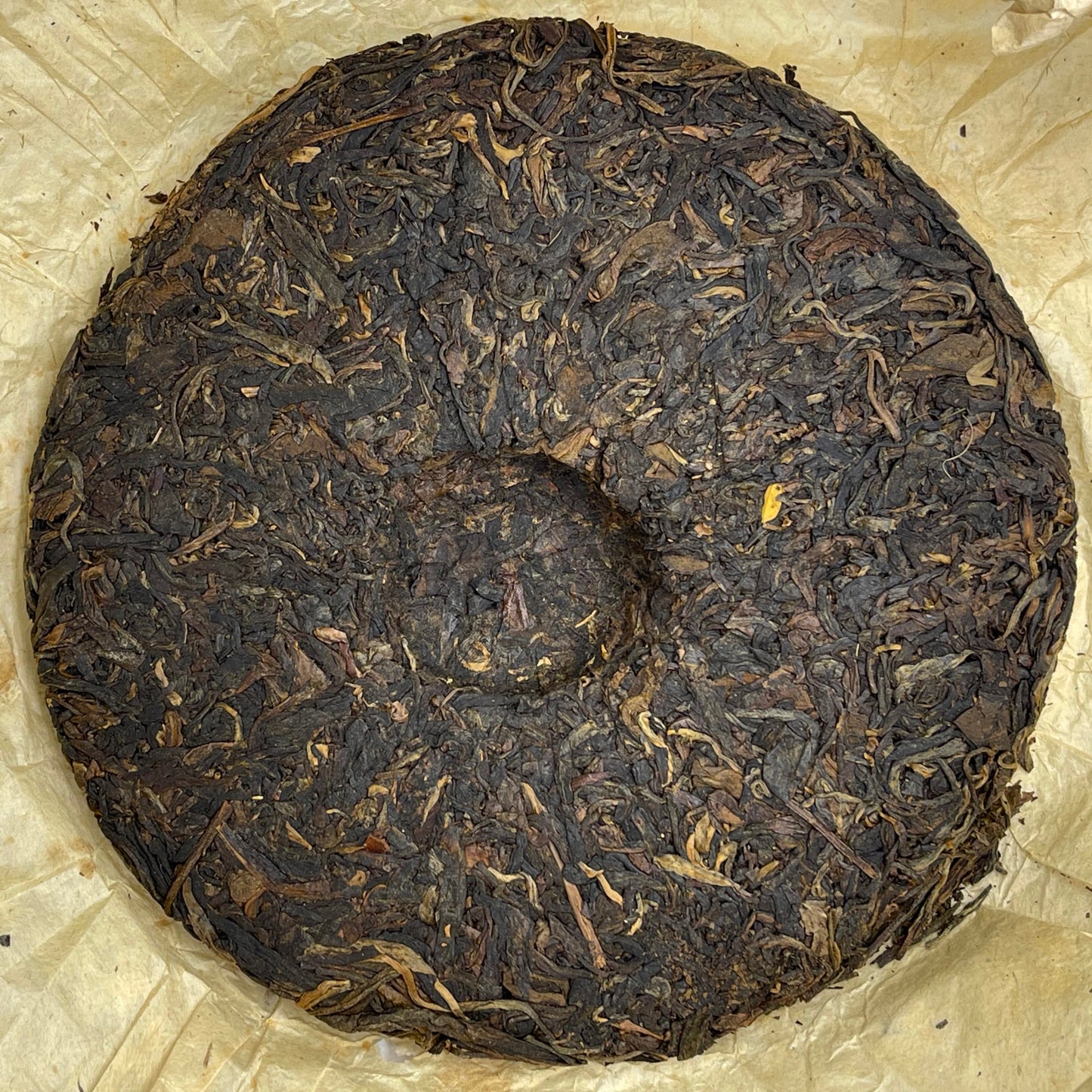 2005 Hong Kong Aged Custom Huang Dashun Raw Pu-erh Tea Cake, 357g, from Yunnan"